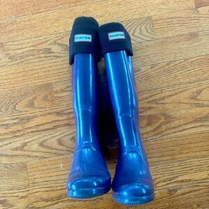 This Hunter Wellington Rain boot with matching Hunter Boot Sock Pair